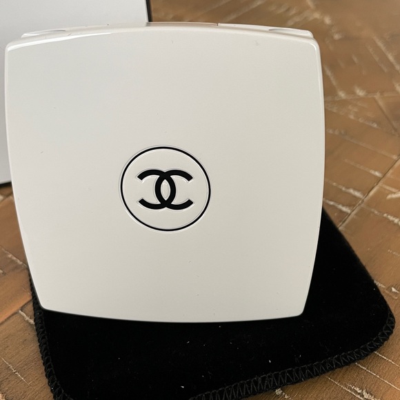 CHANEL NWT ~ White Double Facets Mirror w/Gift Bag - Picture 2 of 3